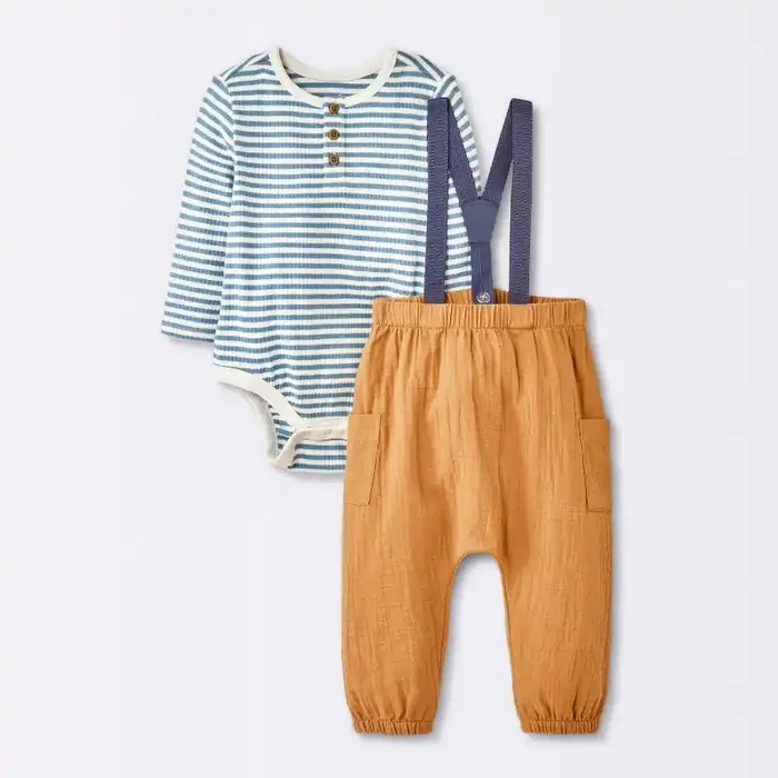 Baby Boys‘ 2pc Striped Suspender Top & Bottom Set – Cloud Island™ Blue Newborn