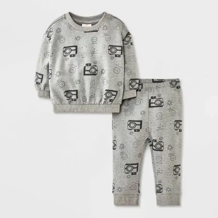 Baby Boys‘ Camera Fleece Sweatshirt & Jogger Pants Set – Cat & Jack™ Gray 0-3M
