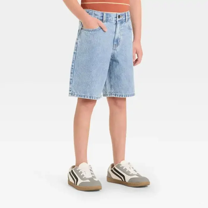 Boys‘ ‘At the Knee‘ Denim Shorts – Cat & Jack™ Light Wash 14