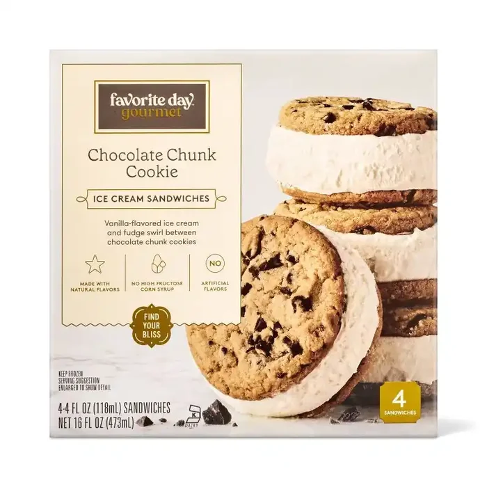 Chocolate Chunk Ice Cream Sandwiches – 16oz/4ct – Favorite Day™
