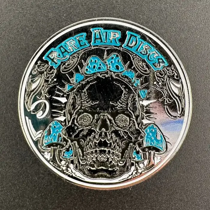 Crushin‘ Amanitas Pin (2 Color Options)