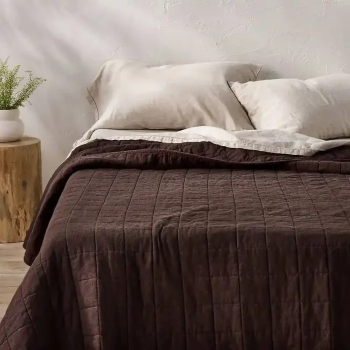 King Heavyweight Linen Blend Quilt Dark Fig – Casaluna™