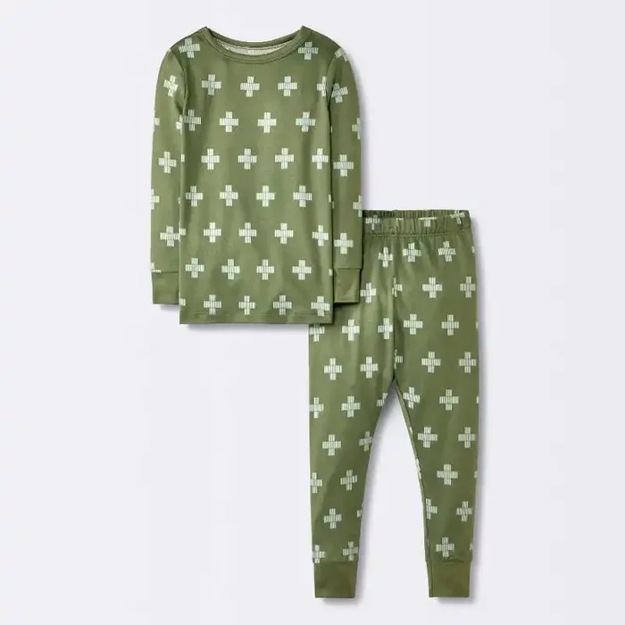 Toddler Boys‘ 2pc Long Sleeve Smooth Jersey Snug Fit Pajama Set – Cloud Island™ Green 18M